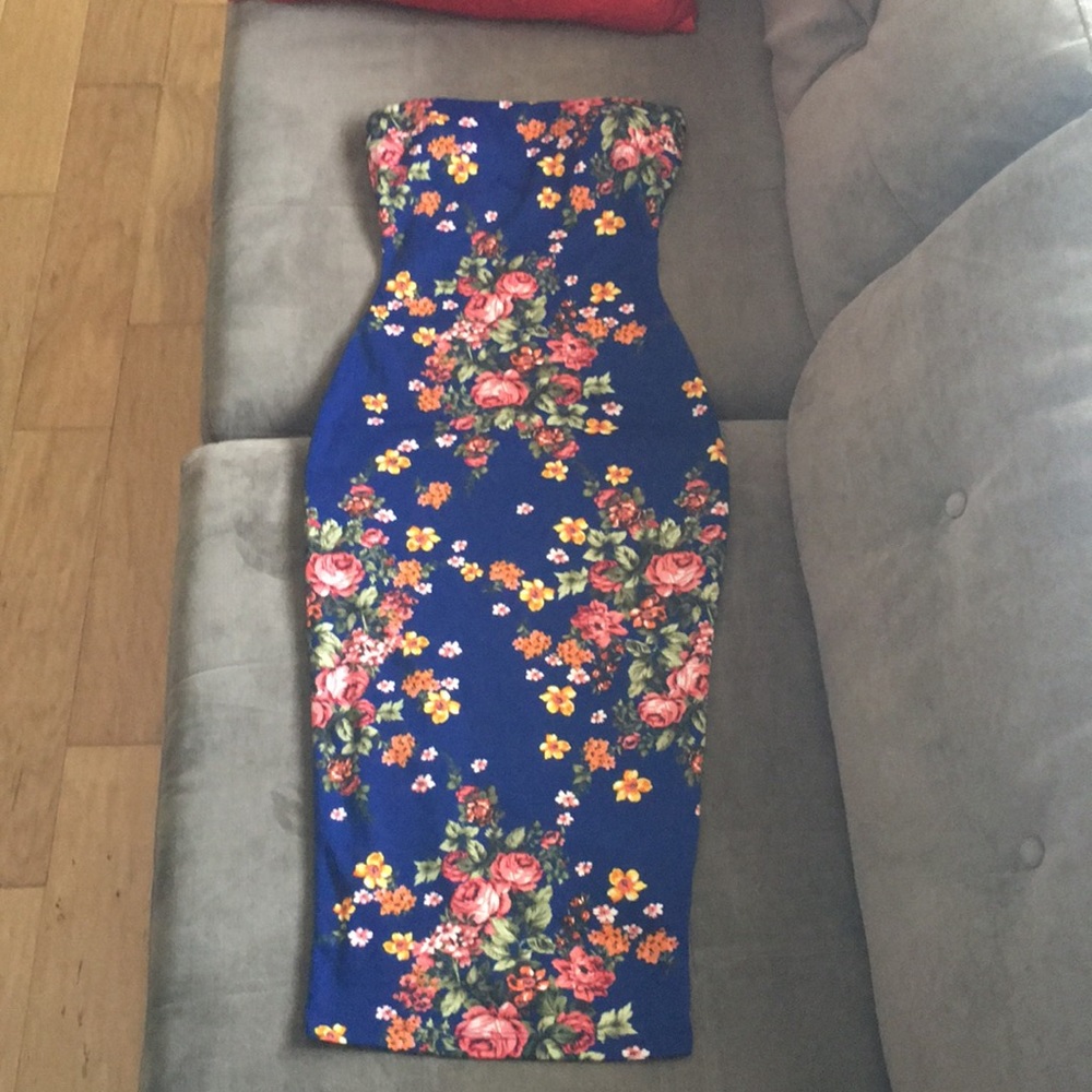 Blue flowery below the knee dress